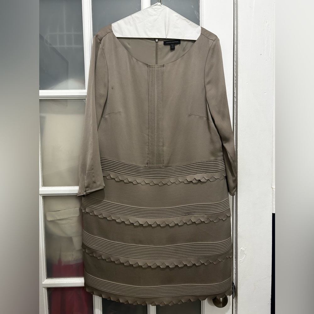 Banana Republic Taupe Satin 3/4 Sleeve Scalloped Shift Dress Size 14 Petite